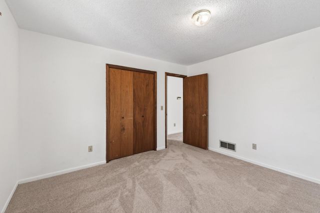 7073 17th Street N, Oakdale, MN 55128