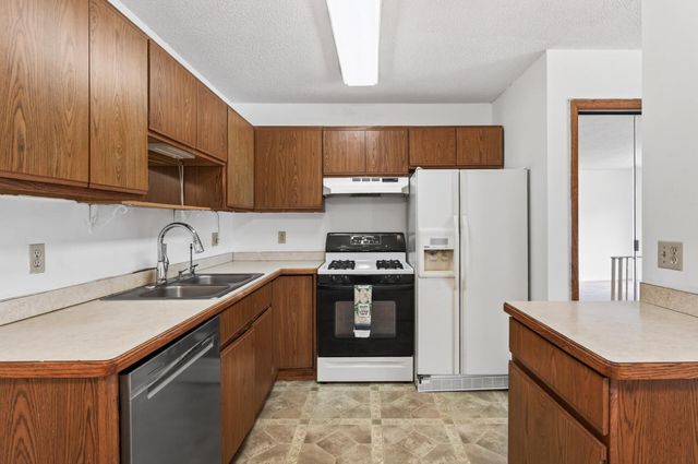 7073 17th Street N, Oakdale, MN 55128