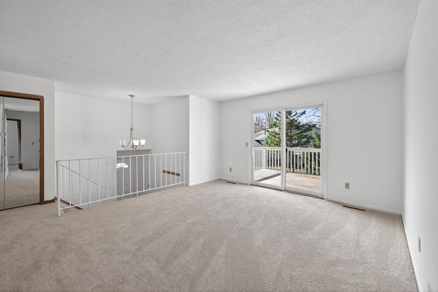 7073 17th Street N, Oakdale, MN 55128