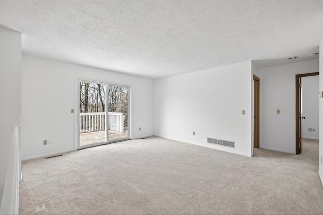 7073 17th Street N, Oakdale, MN 55128