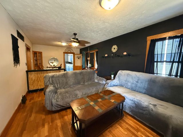 710 W Prescott Ave, Salina, KS 67401