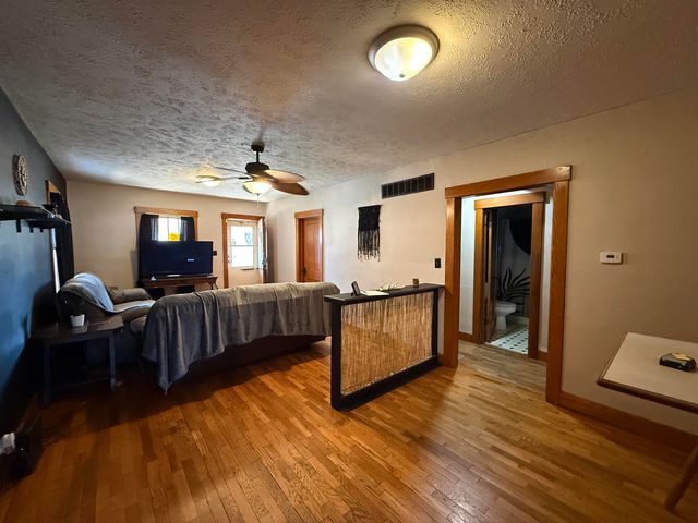 710 W Prescott Ave, Salina, KS 67401