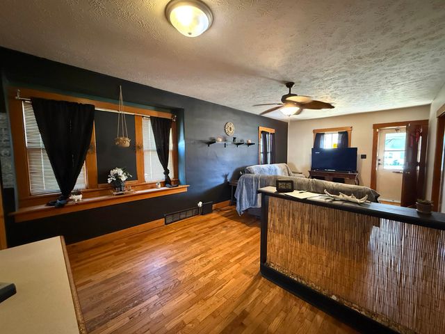 710 W Prescott Ave, Salina, KS 67401