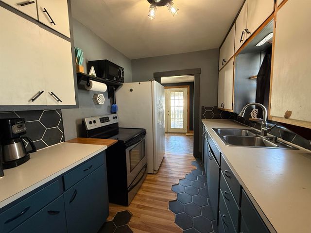 710 W Prescott Ave, Salina, KS 67401