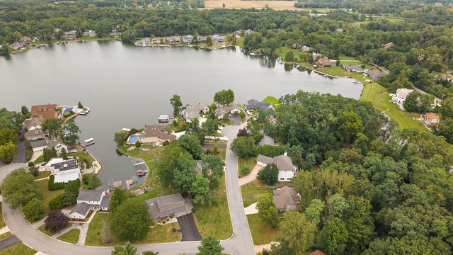 353 Devon Road, Valparaiso, IN 46385