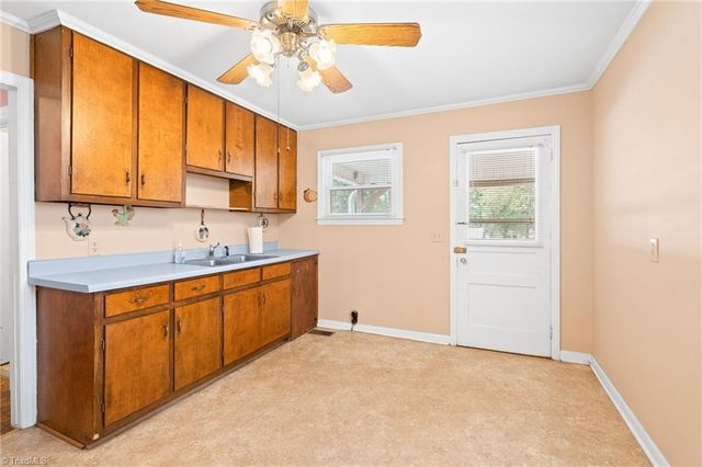 924 E Market Street, Burlington, NC 27217