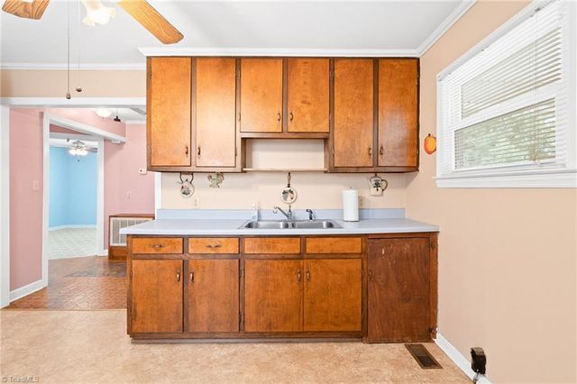 924 E Market Street, Burlington, NC 27217
