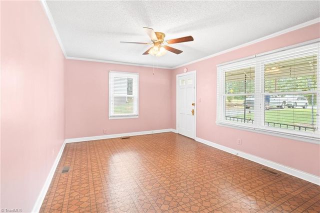 924 E Market Street, Burlington, NC 27217
