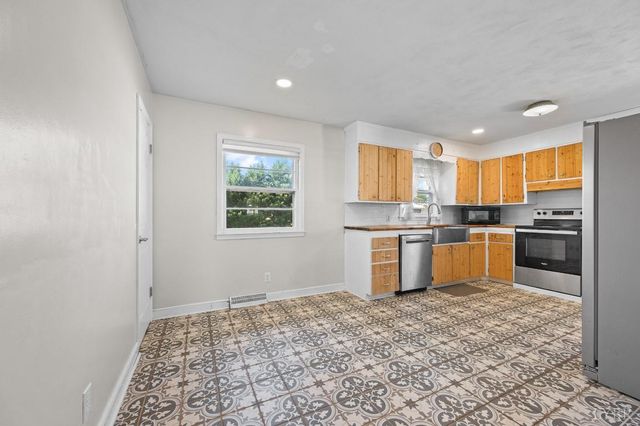 525 Water Oak Road, Roanoke, VA 24019