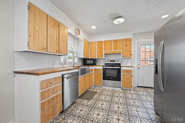 525 Water Oak Road, Roanoke, VA 24019
