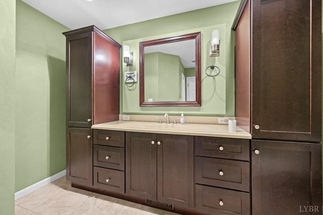 525 Water Oak Road, Roanoke, VA 24019