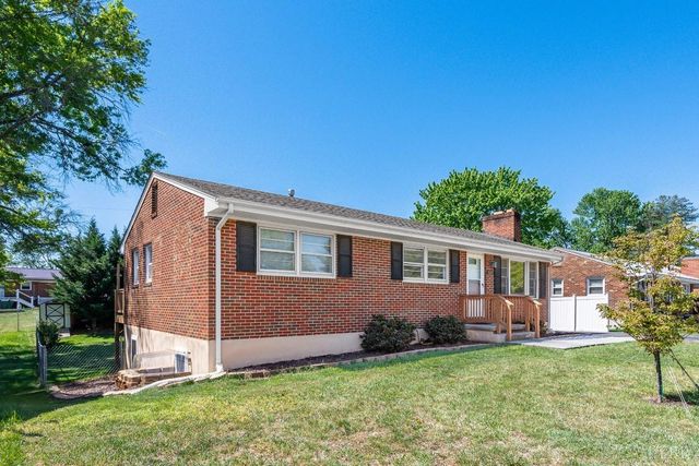 525 Water Oak Road, Roanoke, VA 24019