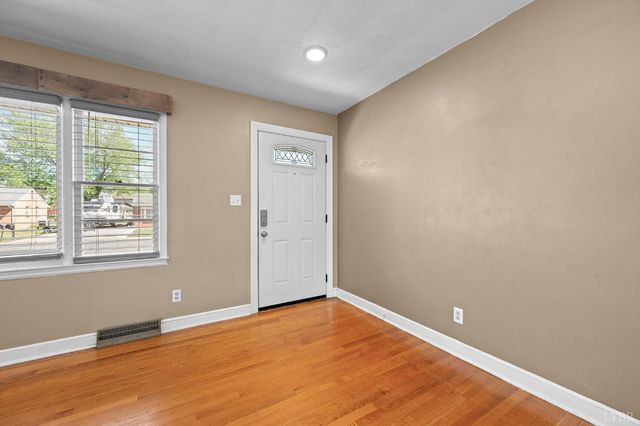 525 Water Oak Road, Roanoke, VA 24019