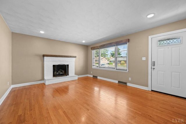 525 Water Oak Road, Roanoke, VA 24019