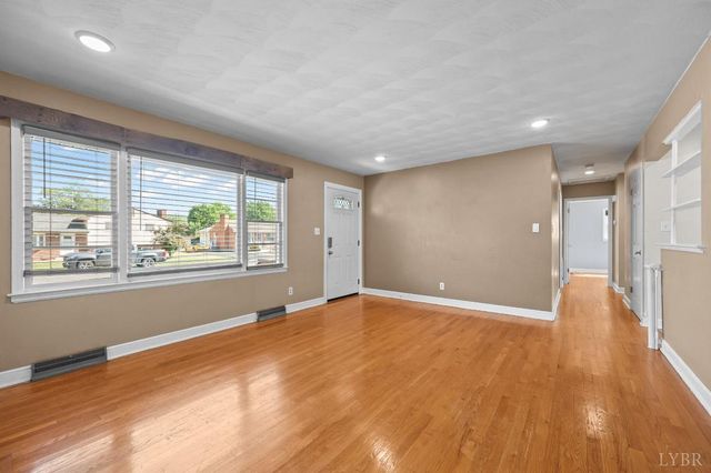 525 Water Oak Road, Roanoke, VA 24019