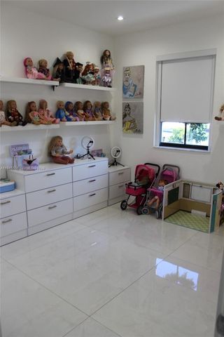 11024 W 35th Ln, Hialeah, FL 33018