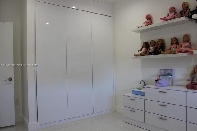 11024 W 35th Ln, Hialeah, FL 33018