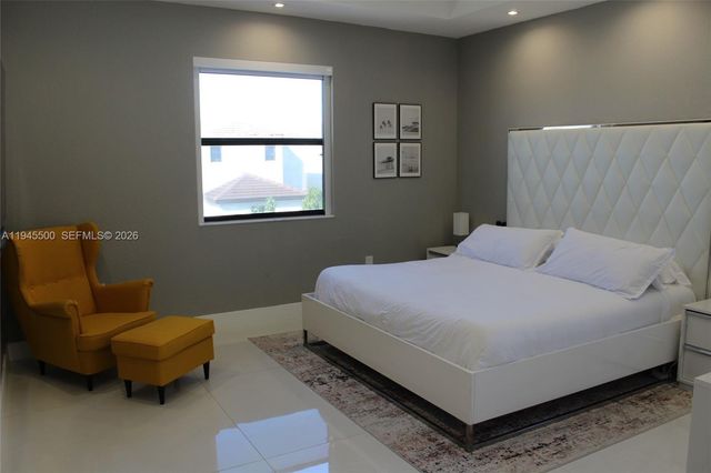 11024 W 35th Ln, Hialeah, FL 33018