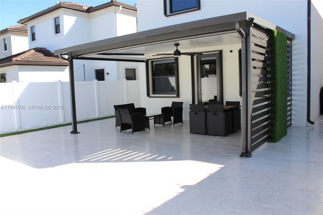 11024 W 35th Ln, Hialeah, FL 33018