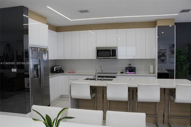 11024 W 35th Ln, Hialeah, FL 33018