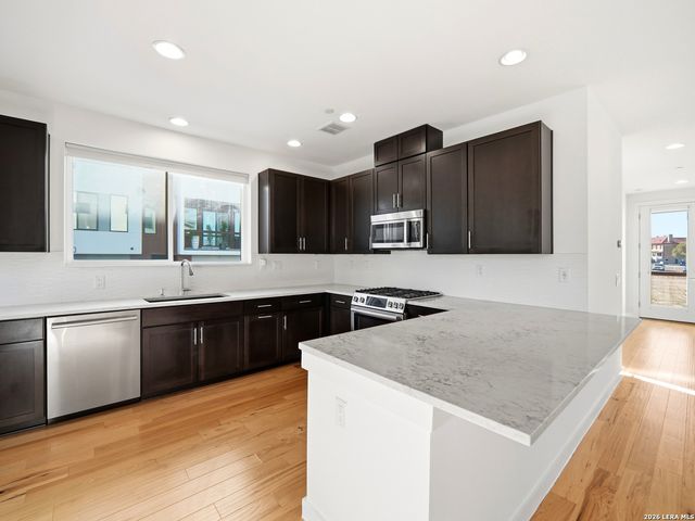 102 Tendick Unit 901, San Antonio, TX 78209