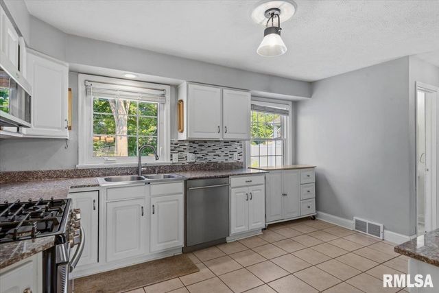 1831 ILLINI Road, Springfield, IL 62704