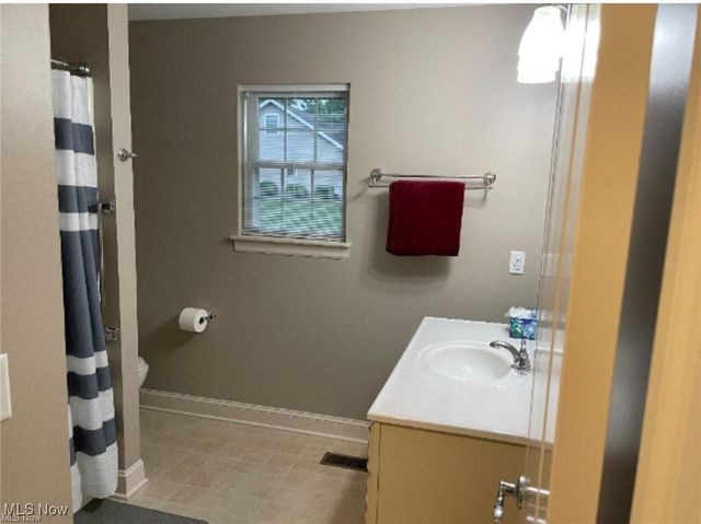 170 Sandy Court 11, New Middletown, OH 44442