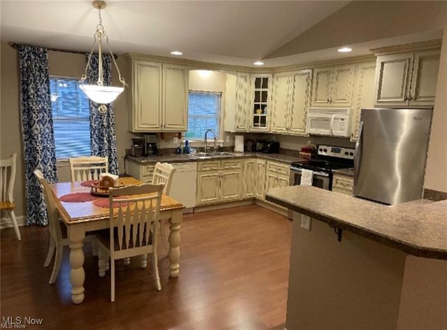 170 Sandy Court 11, New Middletown, OH 44442