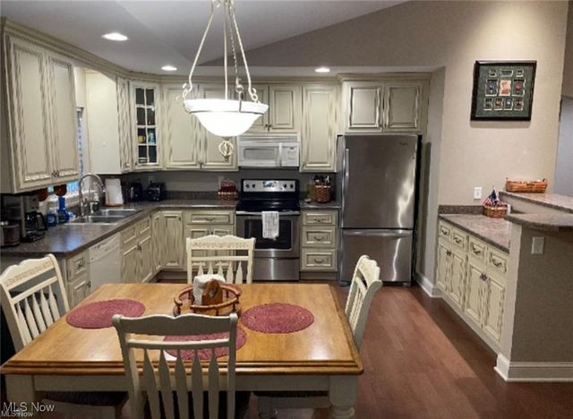 170 Sandy Court 11, New Middletown, OH 44442