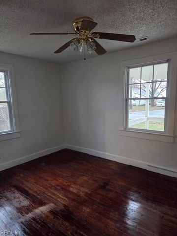 34 Mac Alva DR, Hampton, VA 23669