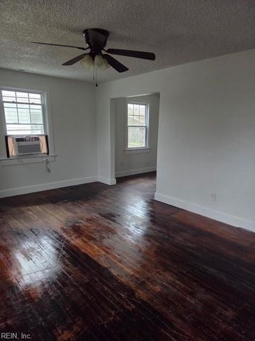 34 Mac Alva DR, Hampton, VA 23669