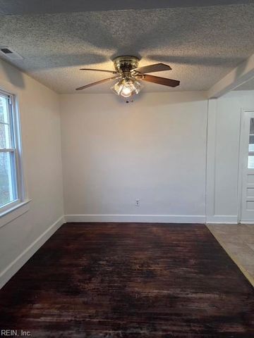 34 Mac Alva DR, Hampton, VA 23669