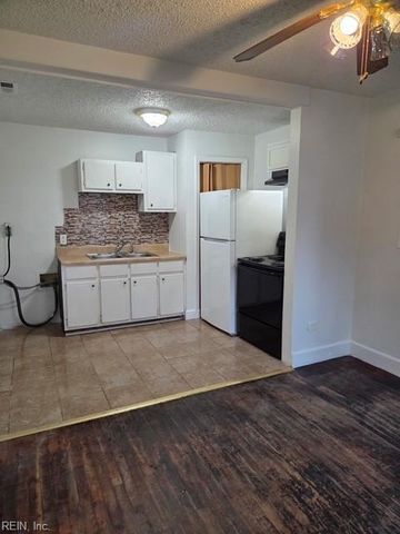 34 Mac Alva DR, Hampton, VA 23669