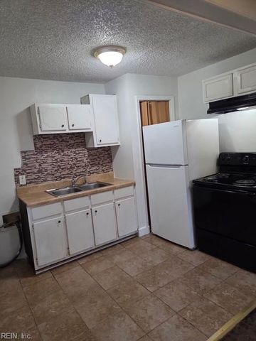 34 Mac Alva DR, Hampton, VA 23669