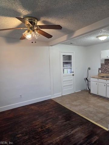 34 Mac Alva DR, Hampton, VA 23669