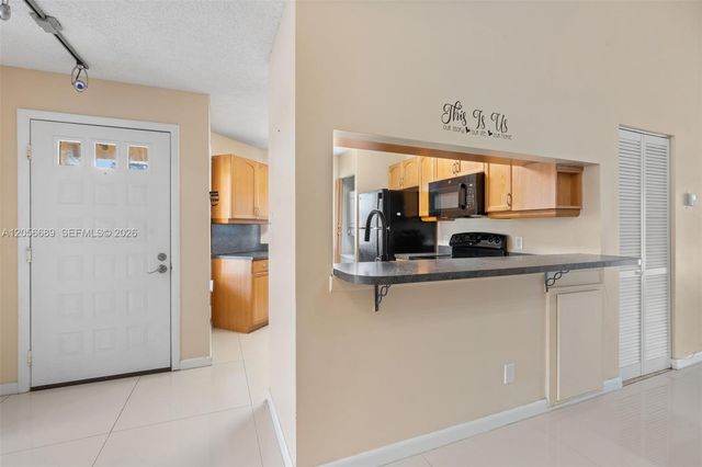 927 Coral Club Dr 927, Coral Springs, FL 33071