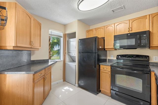 927 Coral Club Dr 927, Coral Springs, FL 33071