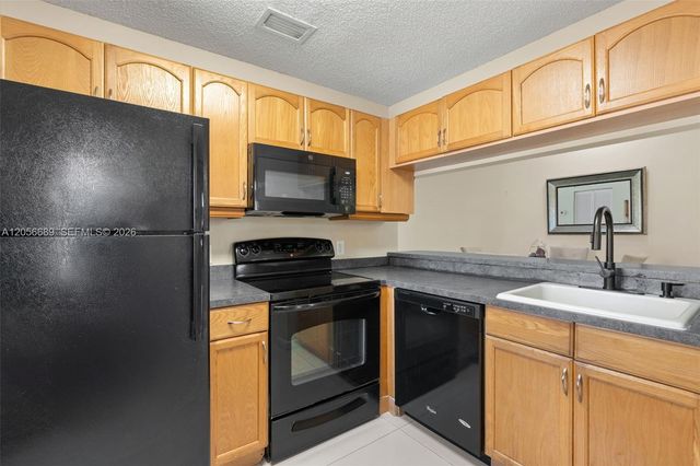 927 Coral Club Dr 927, Coral Springs, FL 33071