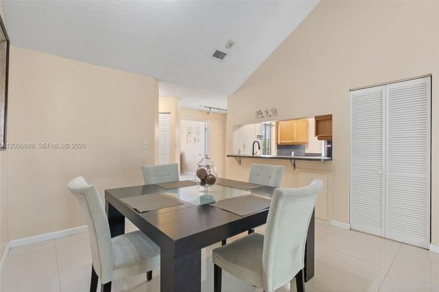 927 Coral Club Dr 927, Coral Springs, FL 33071