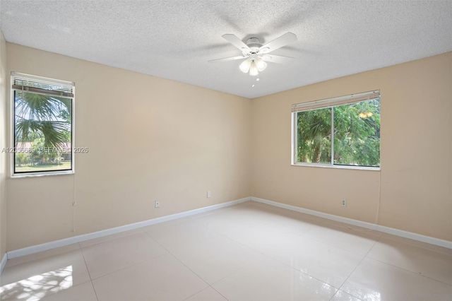 927 Coral Club Dr 927, Coral Springs, FL 33071