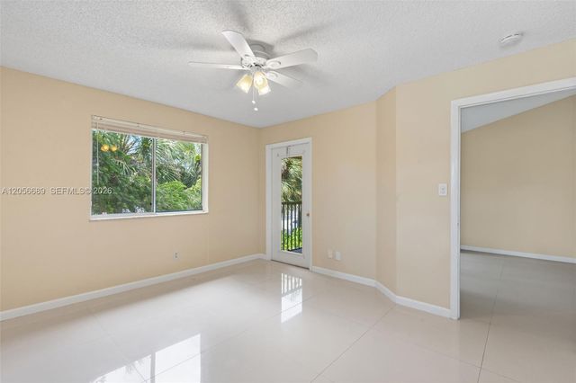 927 Coral Club Dr 927, Coral Springs, FL 33071