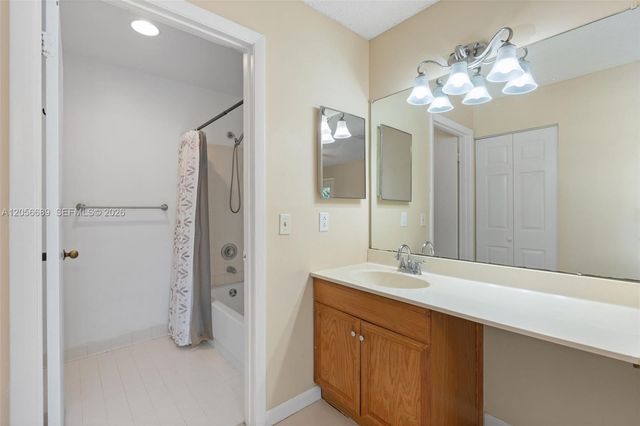 927 Coral Club Dr 927, Coral Springs, FL 33071