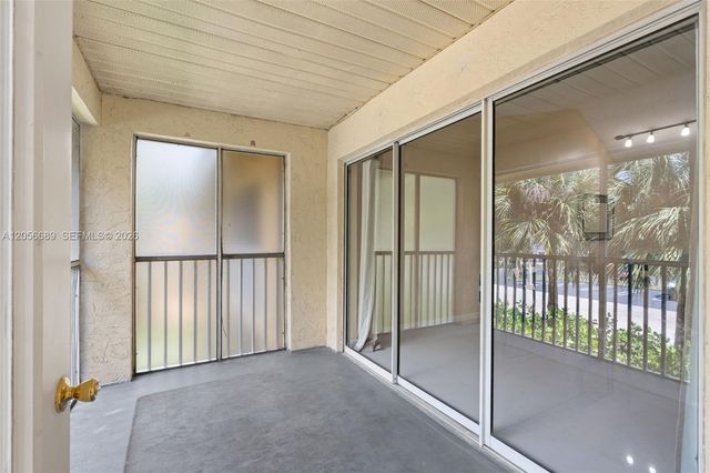 927 Coral Club Dr 927, Coral Springs, FL 33071