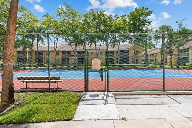 927 Coral Club Dr 927, Coral Springs, FL 33071
