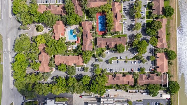 927 Coral Club Dr 927, Coral Springs, FL 33071