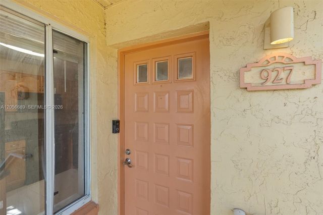 927 Coral Club Dr 927, Coral Springs, FL 33071