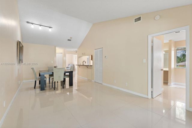 927 Coral Club Dr 927, Coral Springs, FL 33071