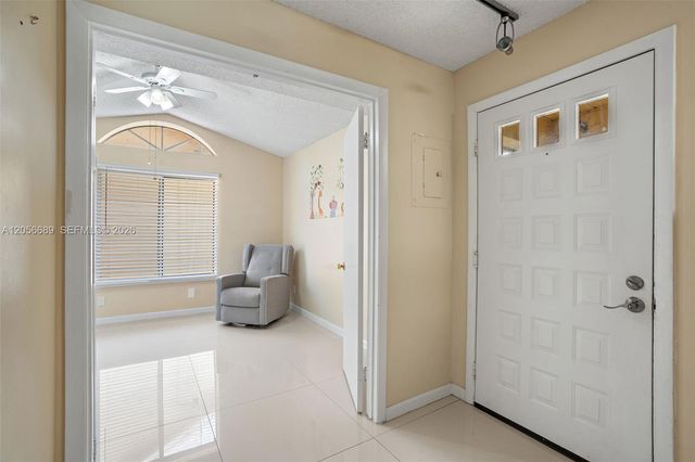 927 Coral Club Dr 927, Coral Springs, FL 33071