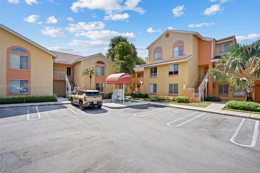 927 Coral Club Dr 927, Coral Springs, FL 33071