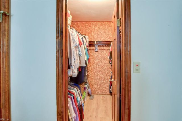 1305 Forest Point DR, Chesapeake, VA 23320